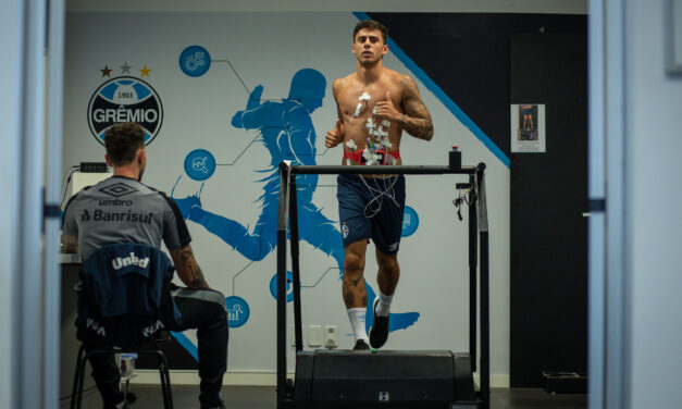 Carballo realiza seu primeiro treino com a camisa do Grêmio