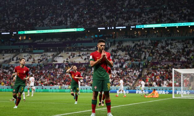 Gonçalo Ramos se torna o segundo jogador mais novo a marcar três gols em mata-mata de Copa, ficando atrás de Pelé