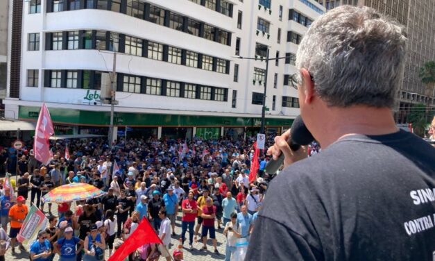 Servidores protestam contra privatização da Corsan