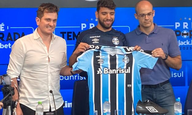 Pepê é apresentado oficialmente pelo Grêmio: “é a oportunidade da minha vida”