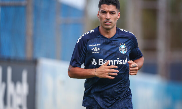 Suárez realiza primeiro treino com o elenco do Grêmio