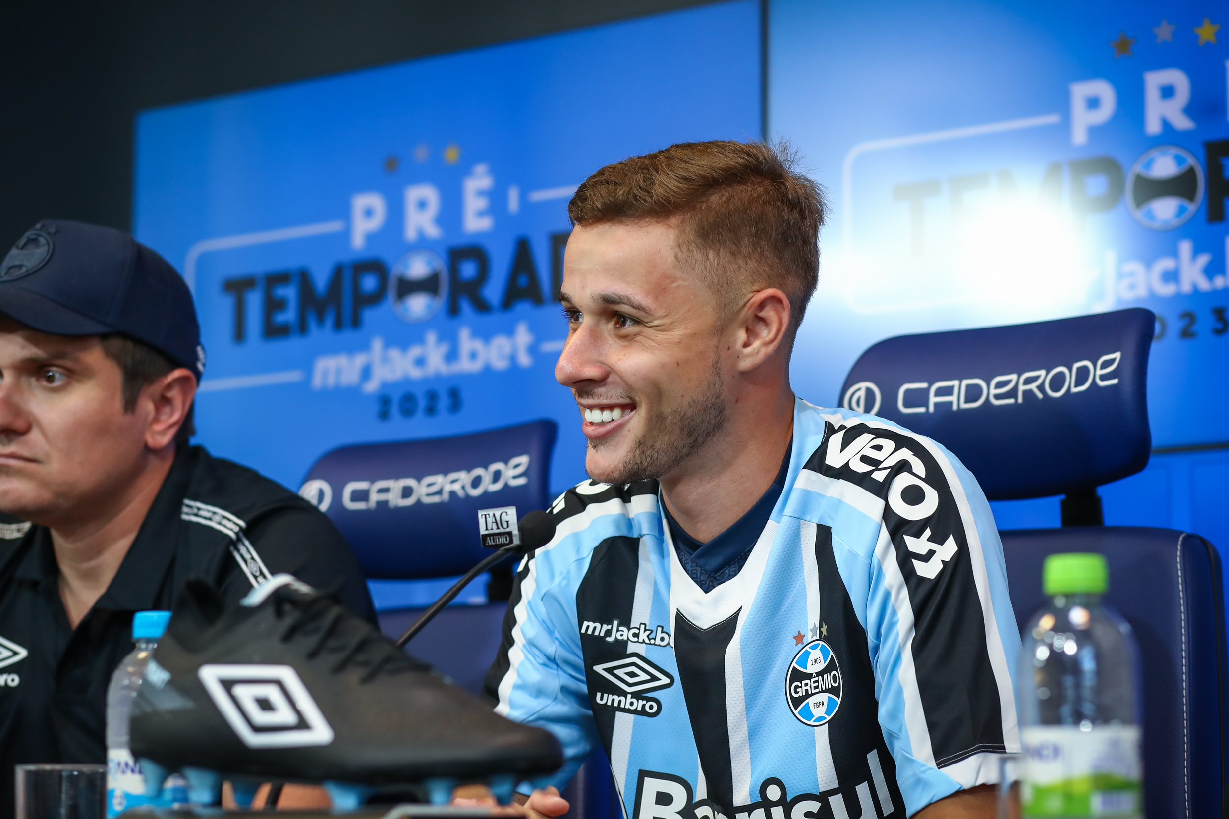 Gustavinho é Oficialmente Apresentado Pelo Grêmio Não Sou Uma Promessa Mas Sim Uma Realidade