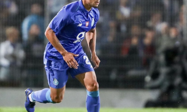 Lateral João Pedro desembarca em Porto Alegre e deverá ser o mais novo reforço do Grêmio