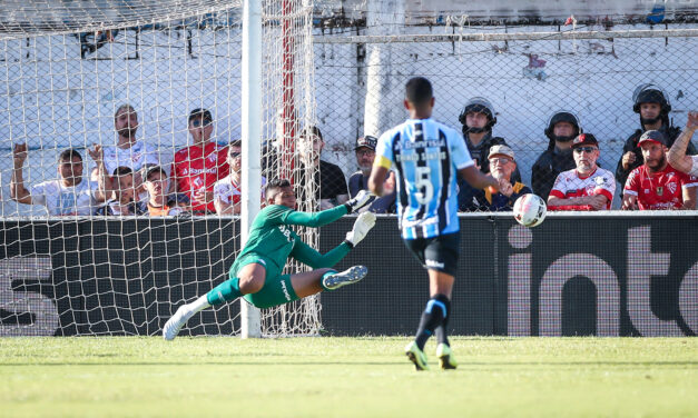 Após quatro jogos, Adriel segue sem sofrer gols pelo profissional do Grêmio