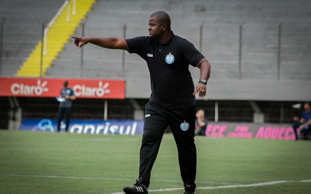 Novo Hamburgo demite Gabardo Jr. e deve anunciar ex-rival como novo técnico