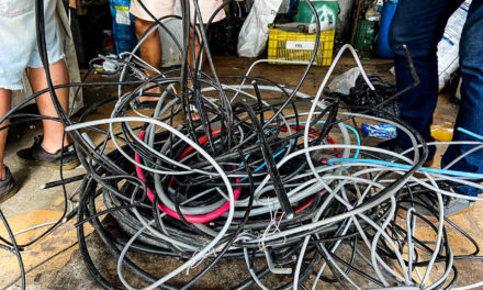 Operação encontra fios furtados e fecha ferro-velho na Zona Norte de Porto Alegre