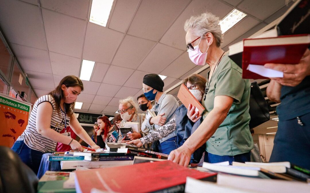 Amanhã é dia de feira de troca de livros em Porto Alegre