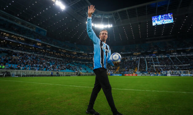 Por problema cardíaco, Lucas Leiva anuncia aposentadoria