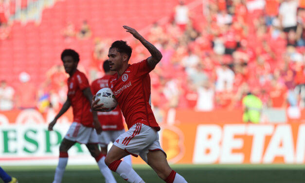 Maurício celebra boa fase e destaca preparação do Inter para semifinal do Gauchão