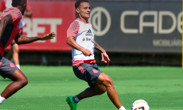 Treino do Inter é marcado por conversa de Mano com Alan Patrick e trabalho tático