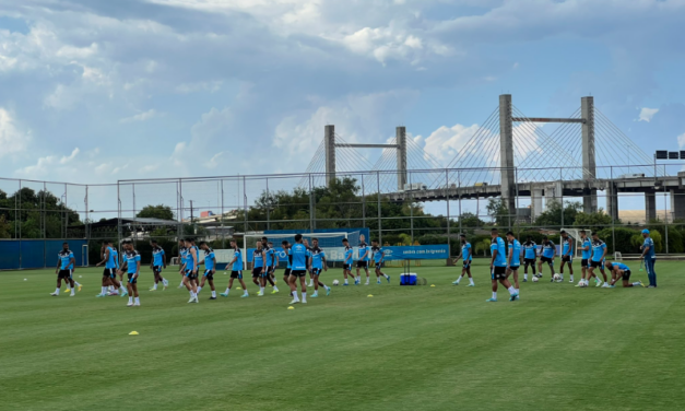 Grêmio treina e Pepê retorna após dores no tornozelo