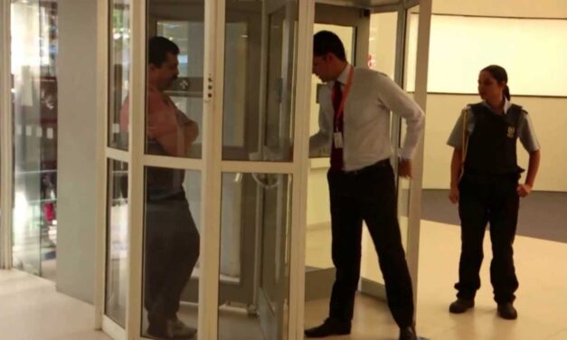 Melo aprova com veto parcial o projeto que retira a obrigatoriedade das portas giratórias em Poa