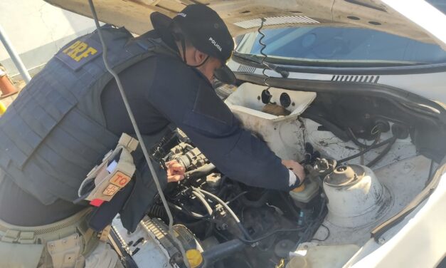 PRF prende suspeito de usar carro clonado para tele-entrega de drogas