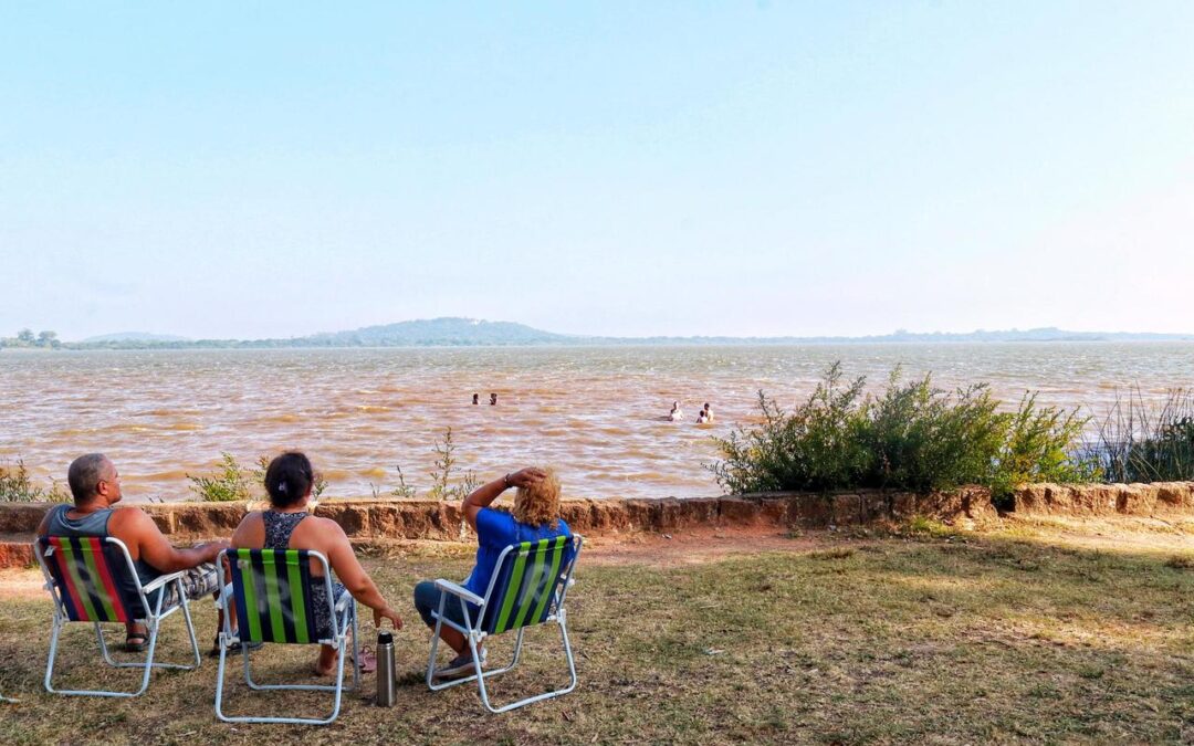 Praias do Extremo Sul de Porto Alegre estão próprias para banho, aponta relatório de balneabilidade