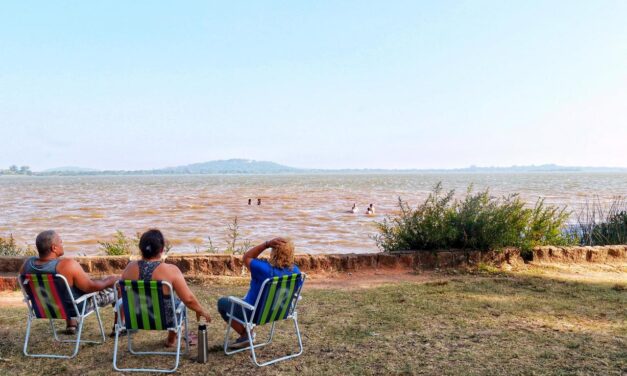 Praias do Extremo Sul de Porto Alegre estão próprias para banho, aponta relatório de balneabilidade