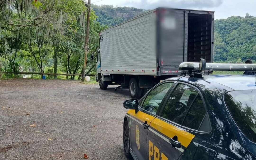 PRF recupera caminhão adquirido pelo golpe do depósito falso em Caxias do Sul