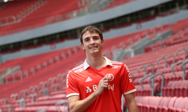 Cinco jogos, lesão e passagem apagada: Mário Fernandes deixa o Internacional