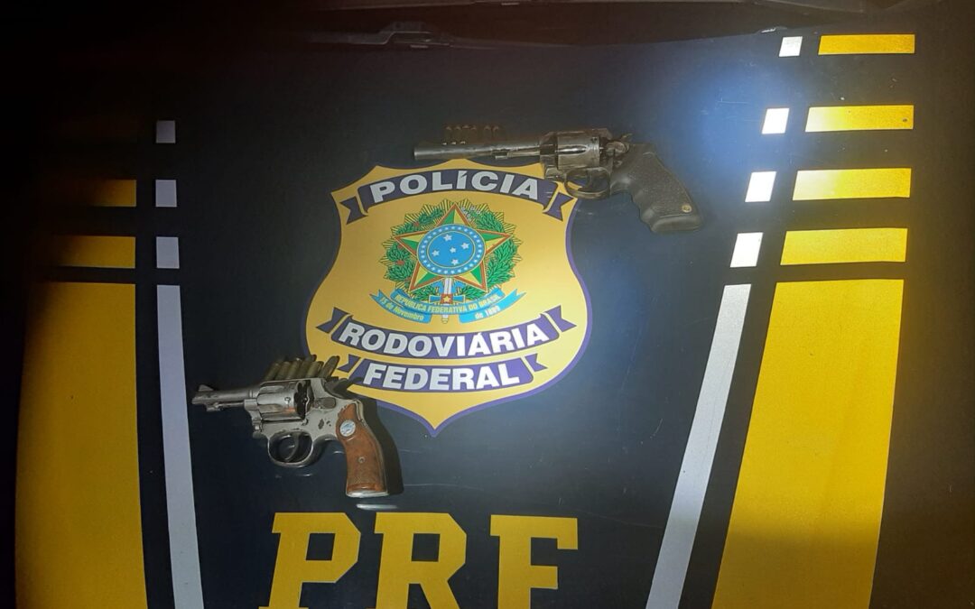 PRF prende dupla com dois revólveres em Soledade
