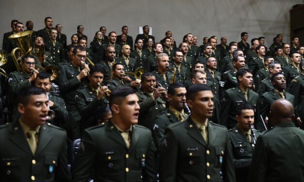 Câmara de Porto Alegre presta homenagem ao Exército Brasileiro