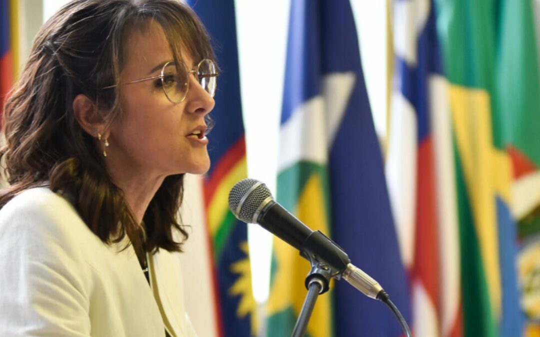 Embaixadora dos EUA no Brasil faz entrega do prêmio “Mulheres Brasileiras que Fazem a Diferença” para à gaúcha Flávia Santos Twardowski Pinto