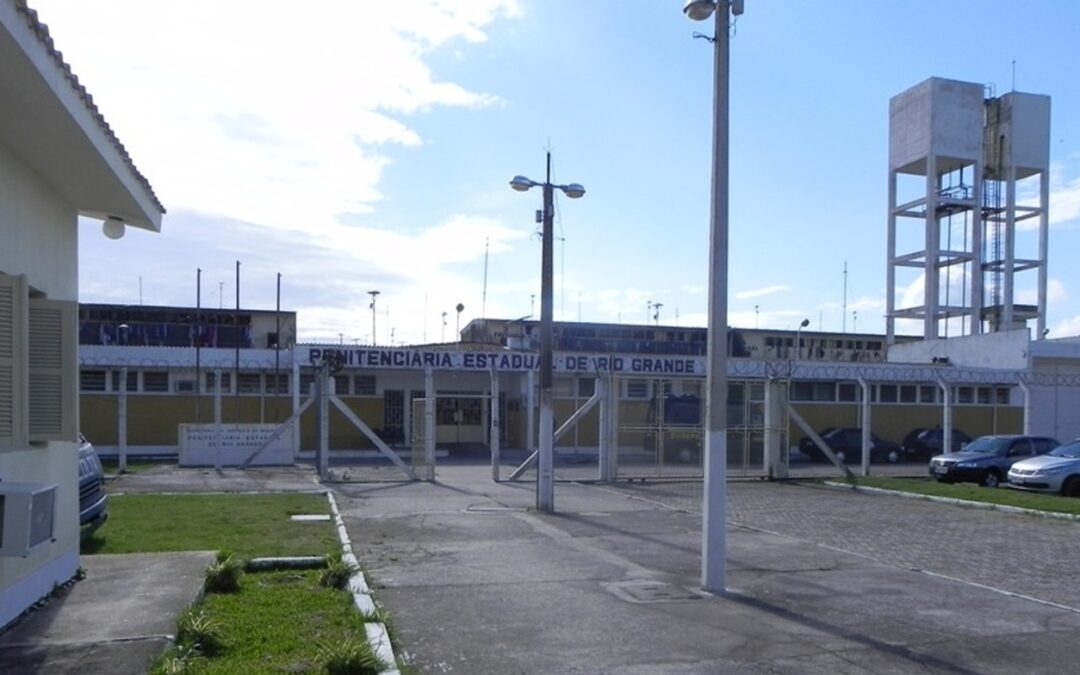 Três réus são condenados por homicídio em estacionamento de penitenciária