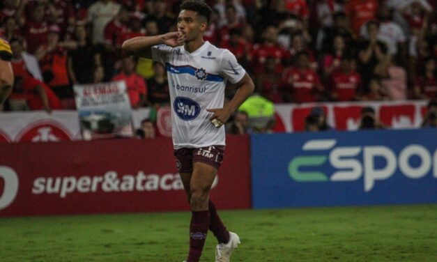 Caxias anuncia renovação com Guedes até o fim da temporada