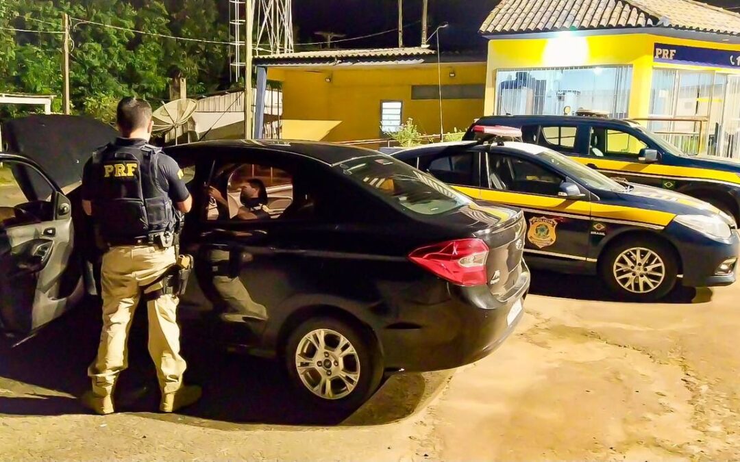 PRF prende mulher com carro clonado em Pantano Grande, no interior do Estado.