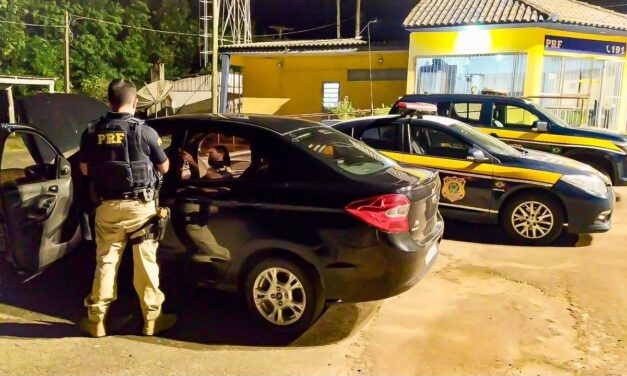 PRF prende mulher com carro clonado em Pantano Grande, no interior do Estado.