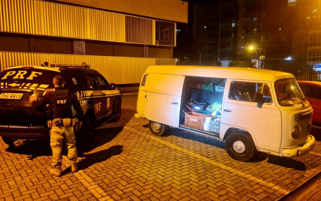 PRF prende foragido da justiça em Kombi de entrega de frutas em Caxias do Sul