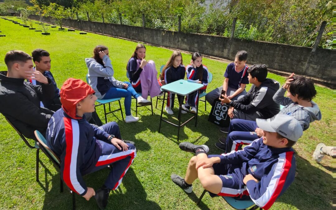Projeto ensina crianças e adolescentes de forma lúdica sobre uso consciente da energia em escolas públicas do RS