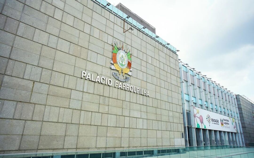 ALRS recolhe livros e material escolar para os estudantes de cidades atingidas pelas enchentes