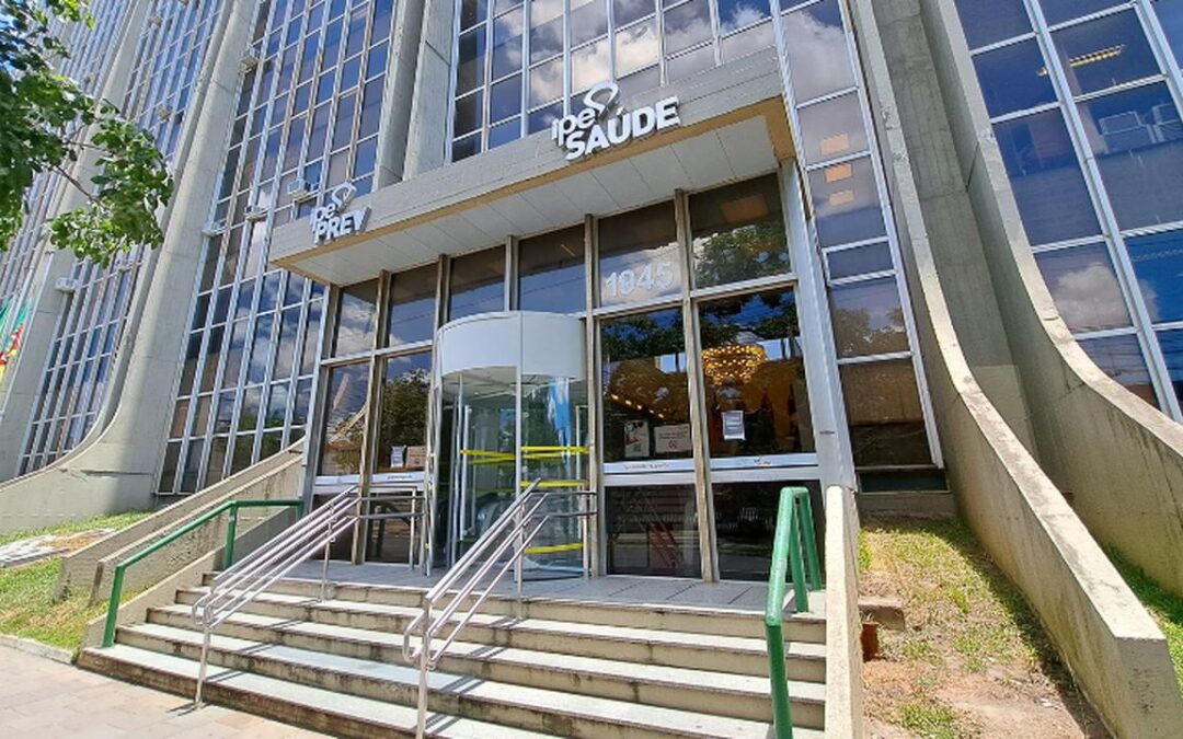 Médicos do ipê decidem manter paralisação, eles estão desde abril sem atender.