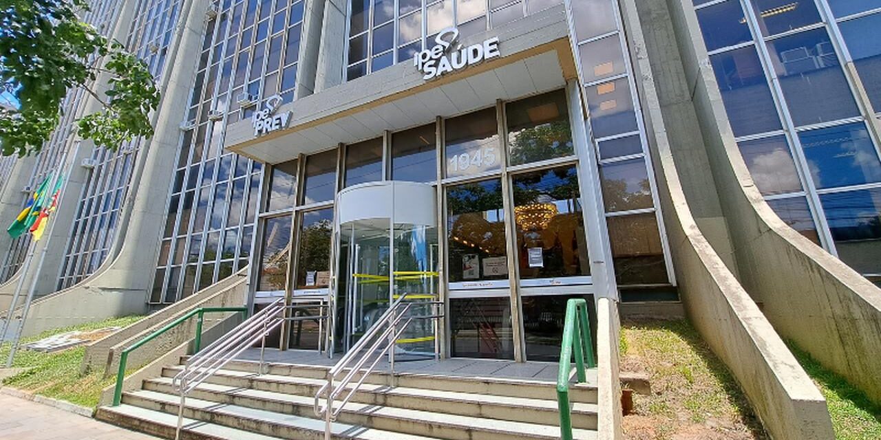 Médicos do ipê decidem manter paralisação, eles estão desde abril sem atender.