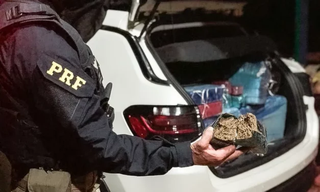 Irmãos são presos com quase 300 kg de maconha dentro de carro em Passo Fundo