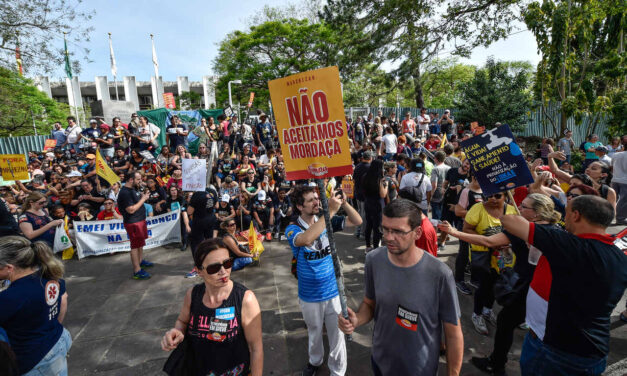 Projeto de Lei proíbe uso de armas de fogo por policiais em manifestações em Porto Alegre