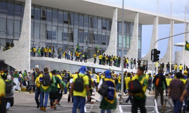 Moraes e Toffoli votam a favor de denúncia contra cem envolvidos em atos de 8 de janeiro