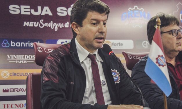 Caxias apresenta Tcheco, novo técnico da equipe