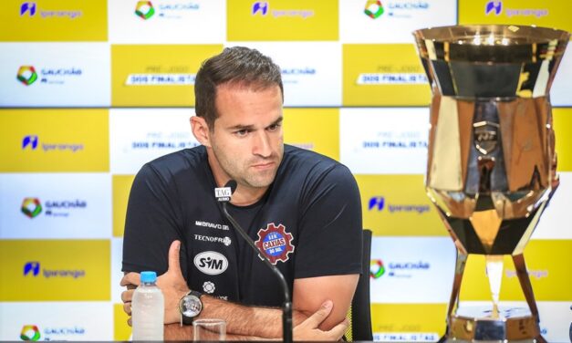 Thiago Carvalho deixa o comando do Caxias