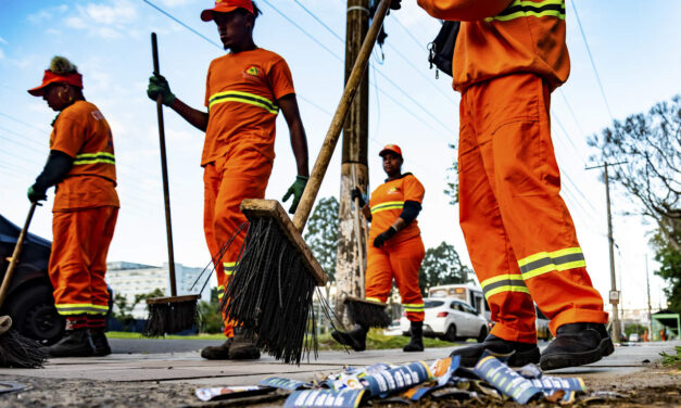 Projeto que extingue 3.110 cargos do Departamento Municipal de Limpeza Urbana de Porto Alegre é aprovado na Câmara