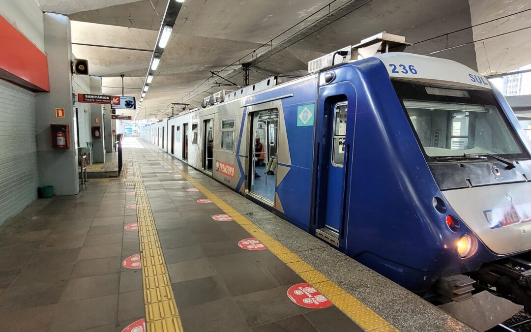 Paralisação dos metroviários muda a rotina de 100 mil passageiros; entenda o motivo da greve