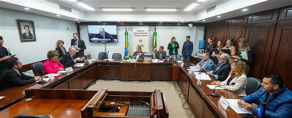 Comissão do legislativo estadual pretende ouvir secretária da fazenda sobre o aumento da dívida do RS