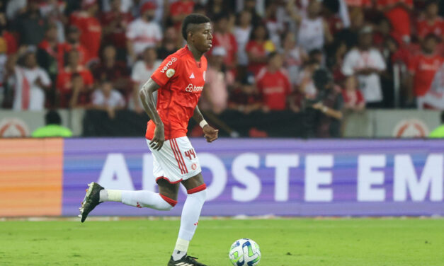 Fifa amplia direitos de atletas suspenderem contratos com Ucrânia e Rússia até metade de 2024