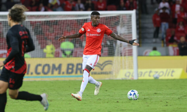 Vitão tem lesão confirmada e desfalca o Inter de três a quatro semanas