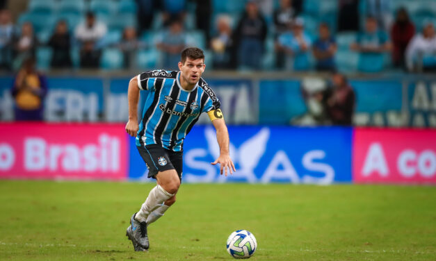 Kannemann recebeu cartões em todos os últimos sete jogos do Grêmio; ”Leão com fome”, diz Renato