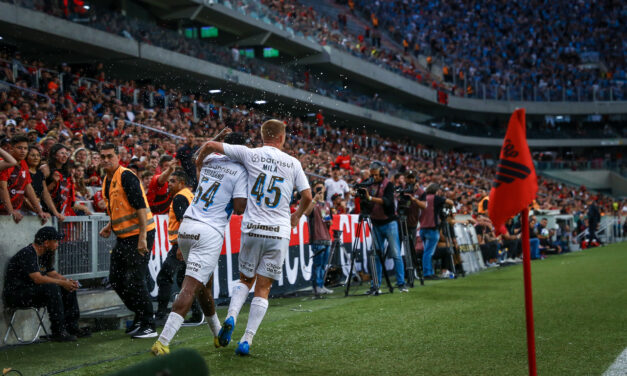 Cuiabano e Uvini marcam e Grêmio vence Athletico-PR na Arena da Baixada