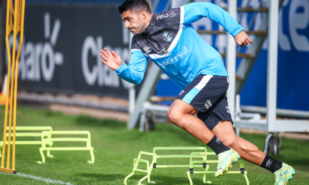 Com retorno de Suárez e Bitello, Grêmio divulga lista de relacionados para jogo com o Cruzeiro