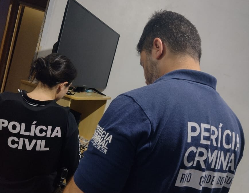 Mãe é presa por receber mesada para que empresário abusasse da filha