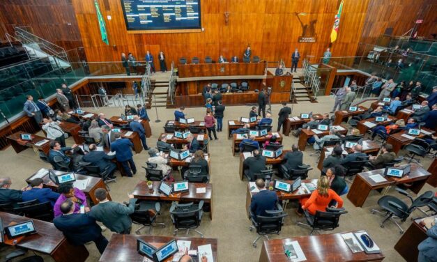 Projetos de reajuste dos subsídios de integrantes de poderes vão a plenário nesta terça-feira