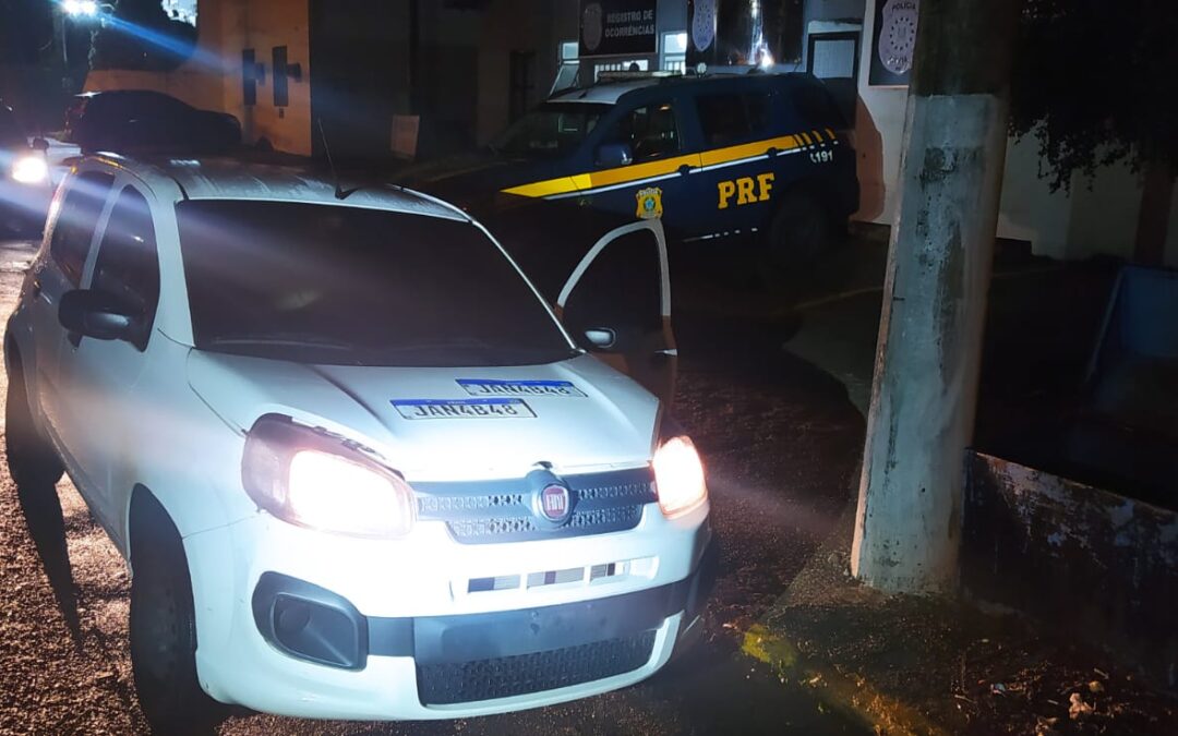 PRF prende criminoso e apreende carro clonado e com chassi adulterado em São Leopoldo