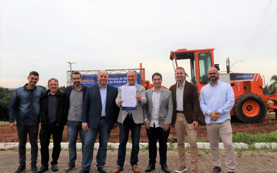 Prefeito de Gravataí, Luiz Zaffalon, assina ordem de início para a construção novo posto de saúde